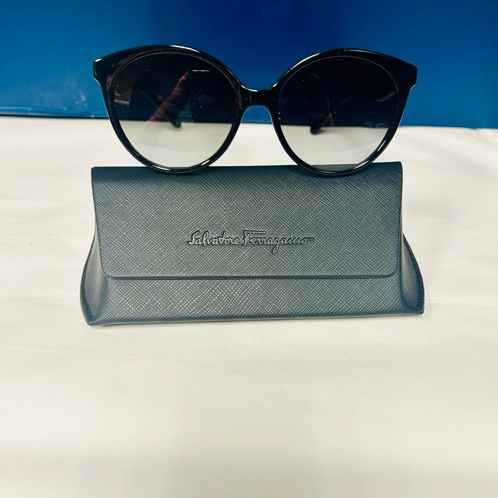 New, Ferragamo Full Rim Sunglasses, Black